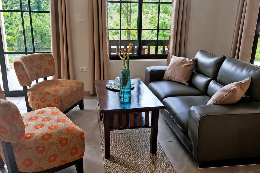 Wohnbereich der Casa Rosado mit Sofa und Sessel